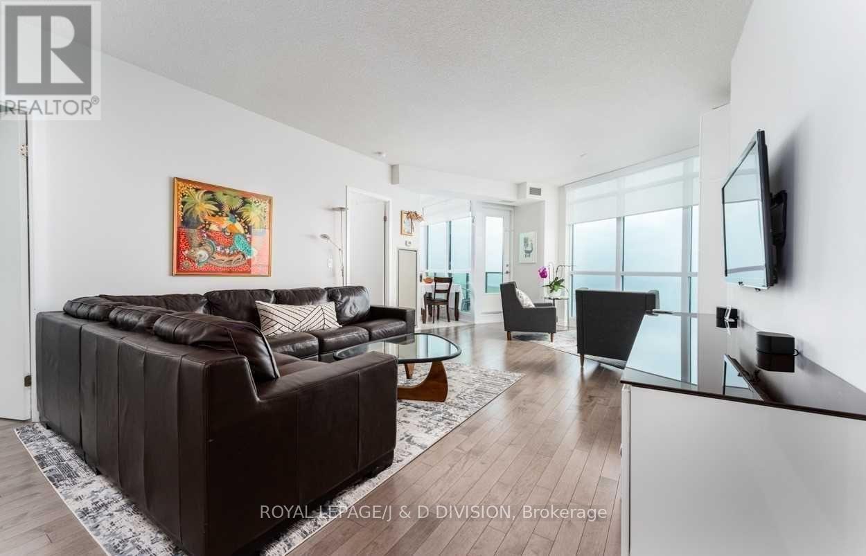 2304 - 215 Fort York Boulevard, Toronto, Ontario  M5V 4A2 - Photo 8 - C12688806