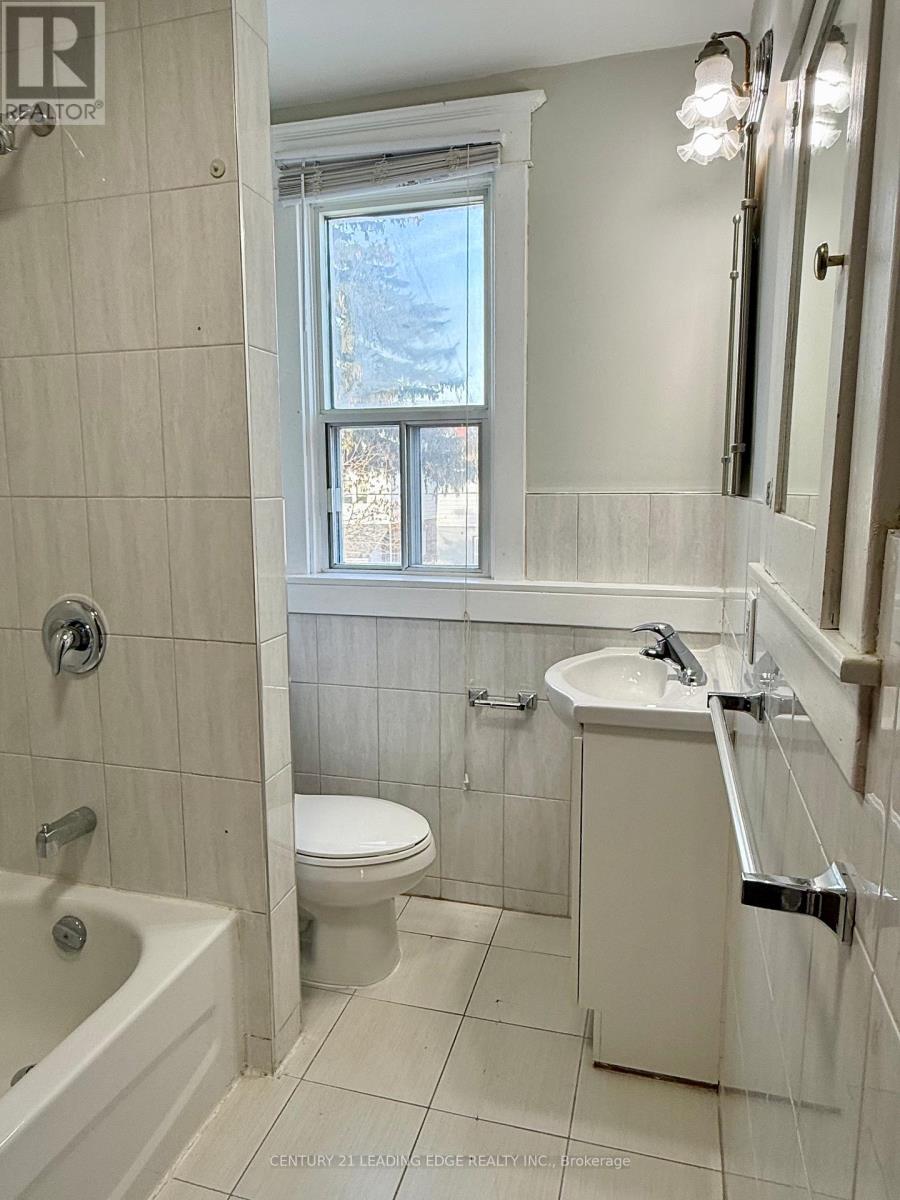 Main - 28 Gates Avenue, Toronto, Ontario  M4C 1S9 - Photo 11 - E12688848