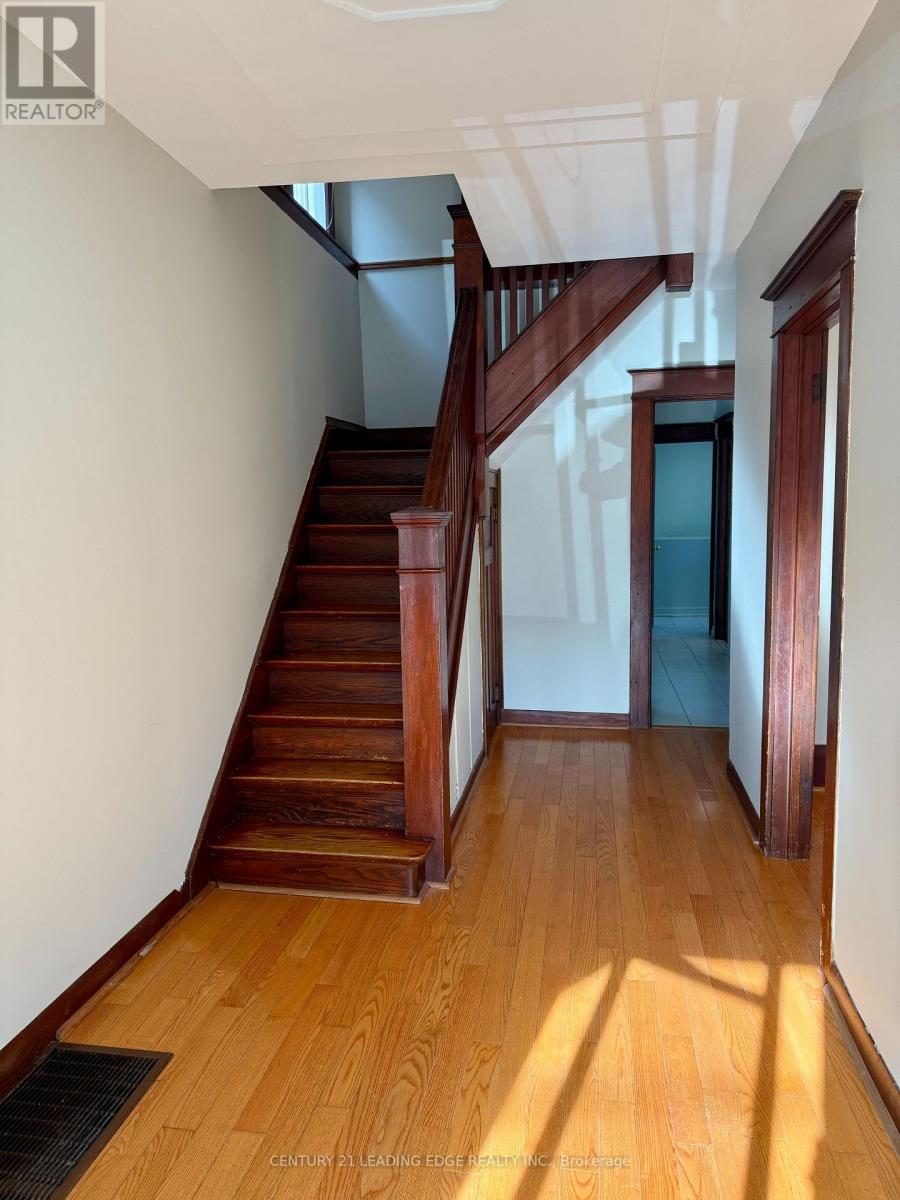 Main - 28 Gates Avenue, Toronto, Ontario  M4C 1S9 - Photo 2 - E12688848