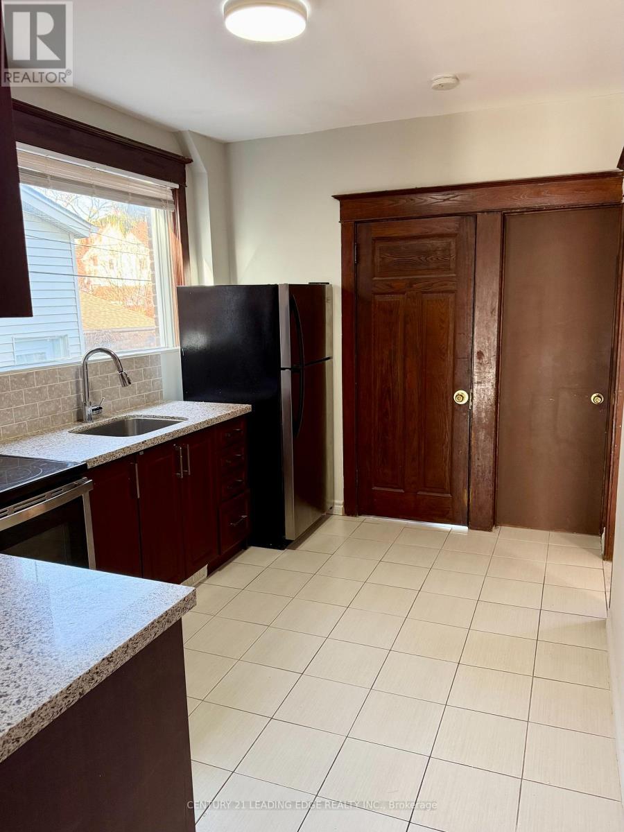 Main - 28 Gates Avenue, Toronto, Ontario  M4C 1S9 - Photo 4 - E12688848