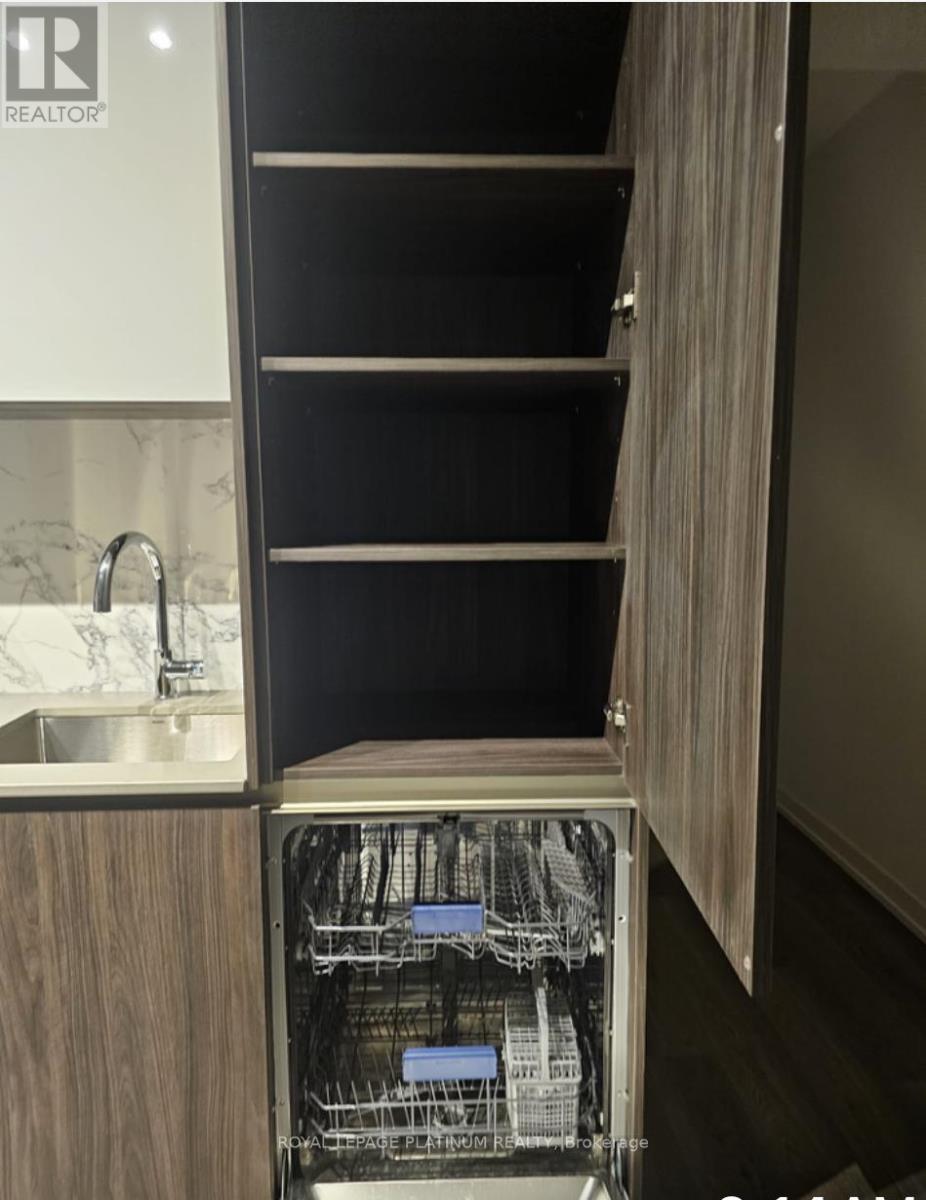 3512 - 8 Interchange Way, Vaughan, Ontario  L4K 0R2 - Photo 7 - N12688682