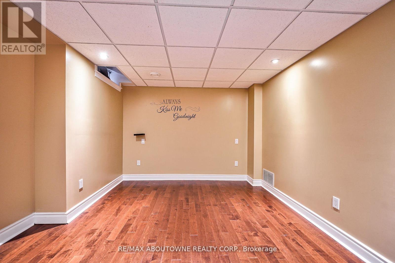 104 Cabinet Crescent, Vaughan, Ontario  L4L 6E6 - Photo 10 - N12688686