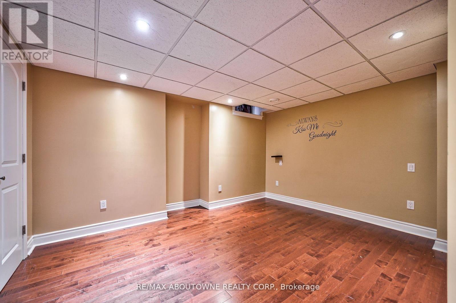 104 Cabinet Crescent, Vaughan, Ontario  L4L 6E6 - Photo 11 - N12688686