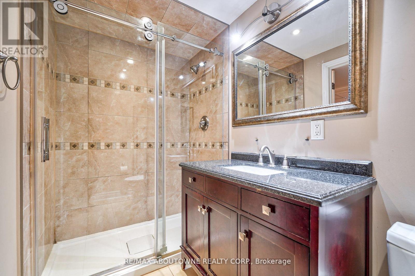 104 Cabinet Crescent, Vaughan, Ontario  L4L 6E6 - Photo 13 - N12688686