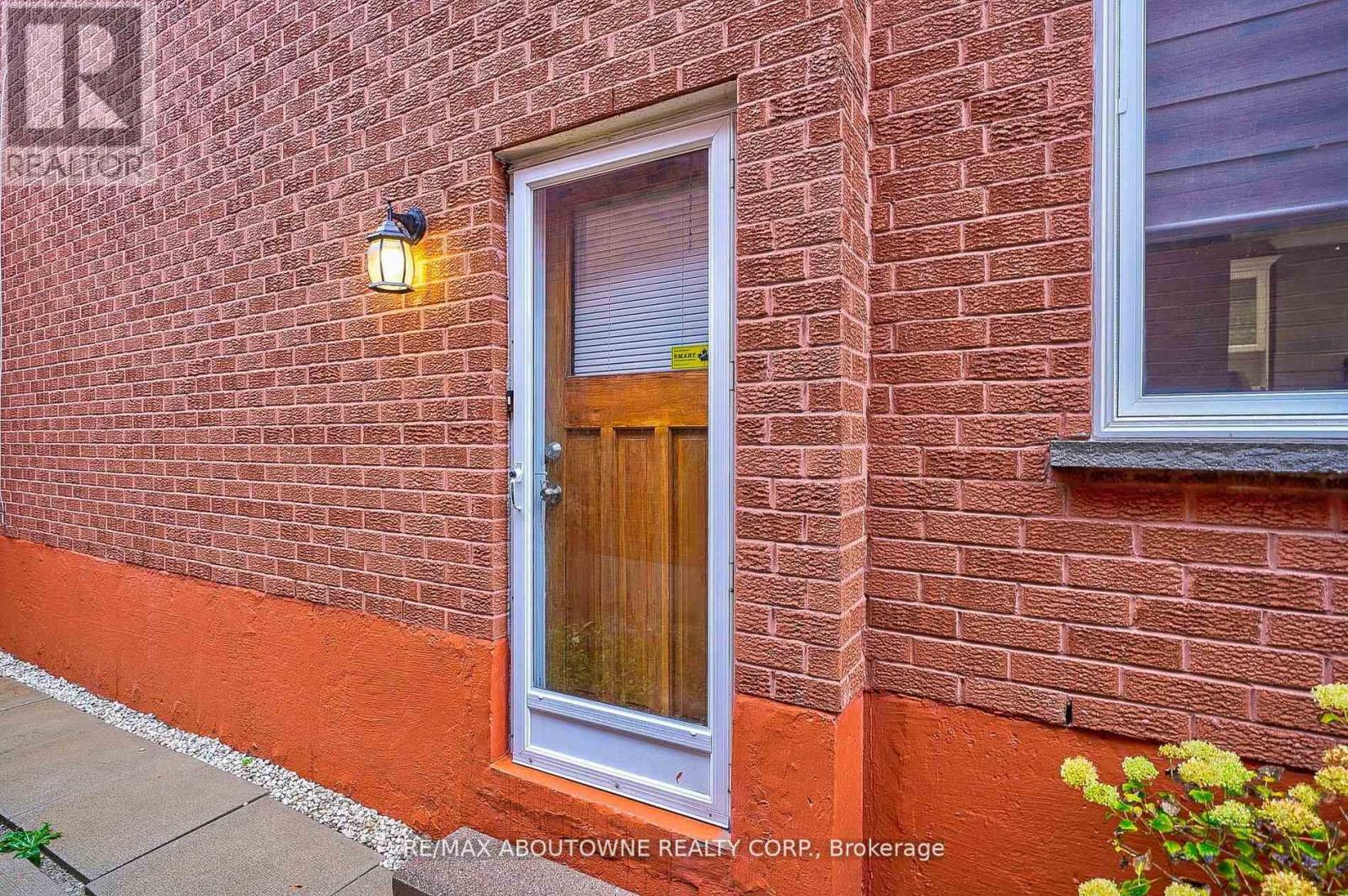 104 Cabinet Crescent, Vaughan, Ontario  L4L 6E6 - Photo 2 - N12688686