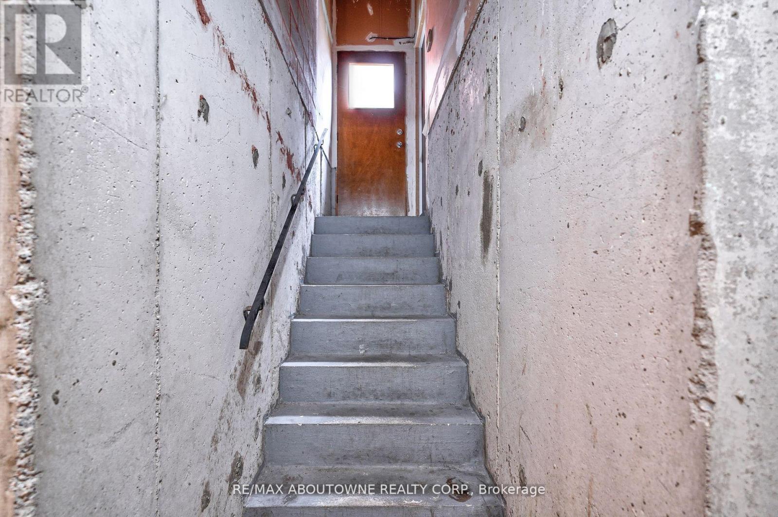 104 Cabinet Crescent, Vaughan, Ontario  L4L 6E6 - Photo 3 - N12688686