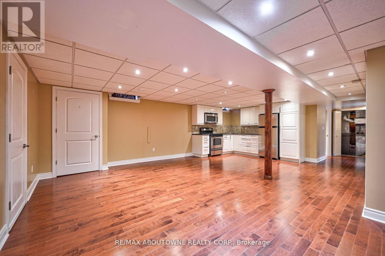 104 Cabinet Crescent, Vaughan, Ontario  L4L 6E6 - Photo 4 - N12688686