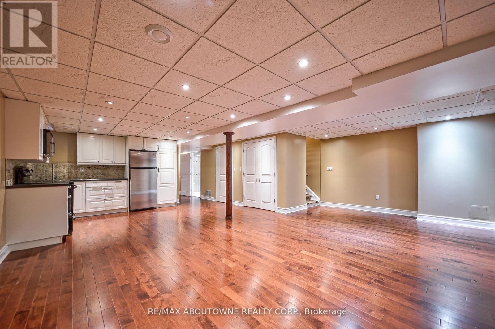 104 Cabinet Crescent, Vaughan, Ontario  L4L 6E6 - Photo 5 - N12688686