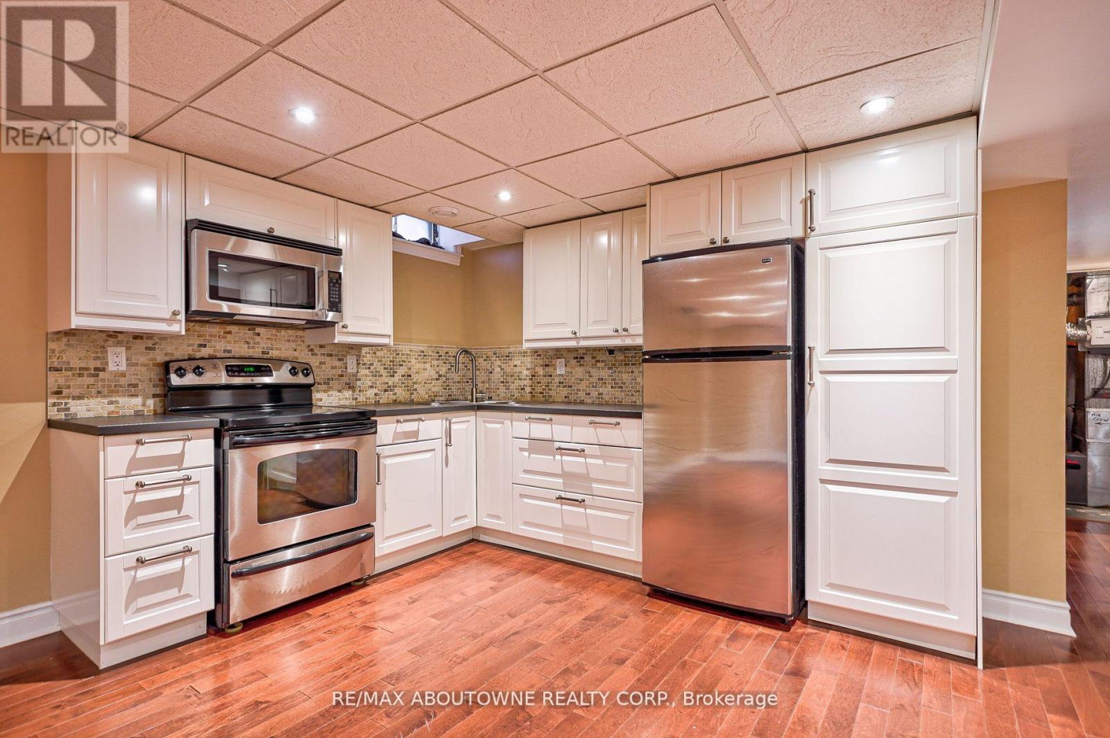 104 Cabinet Crescent, Vaughan, Ontario  L4L 6E6 - Photo 9 - N12688686