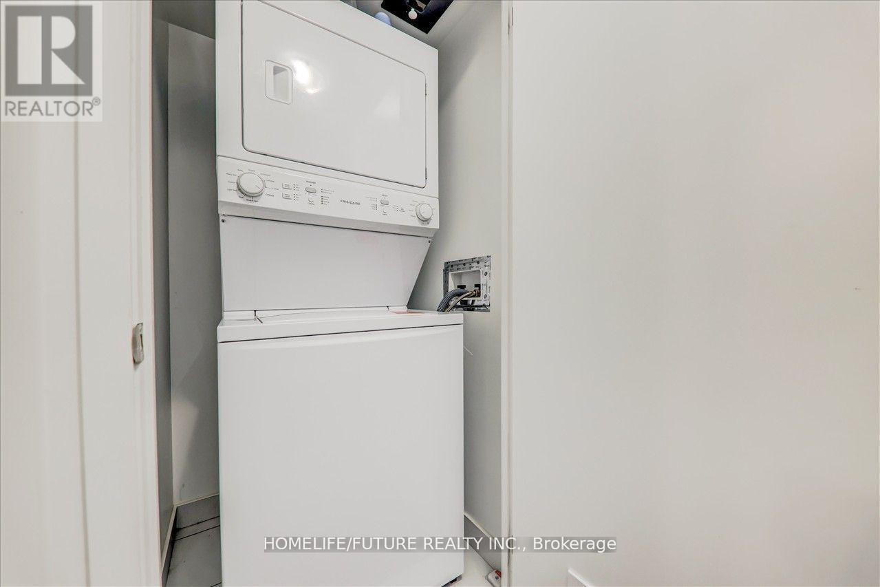 1205 - 75 Oneida Crescent, Richmond Hill, Ontario  L4B 0H3 - Photo 4 - N12688864