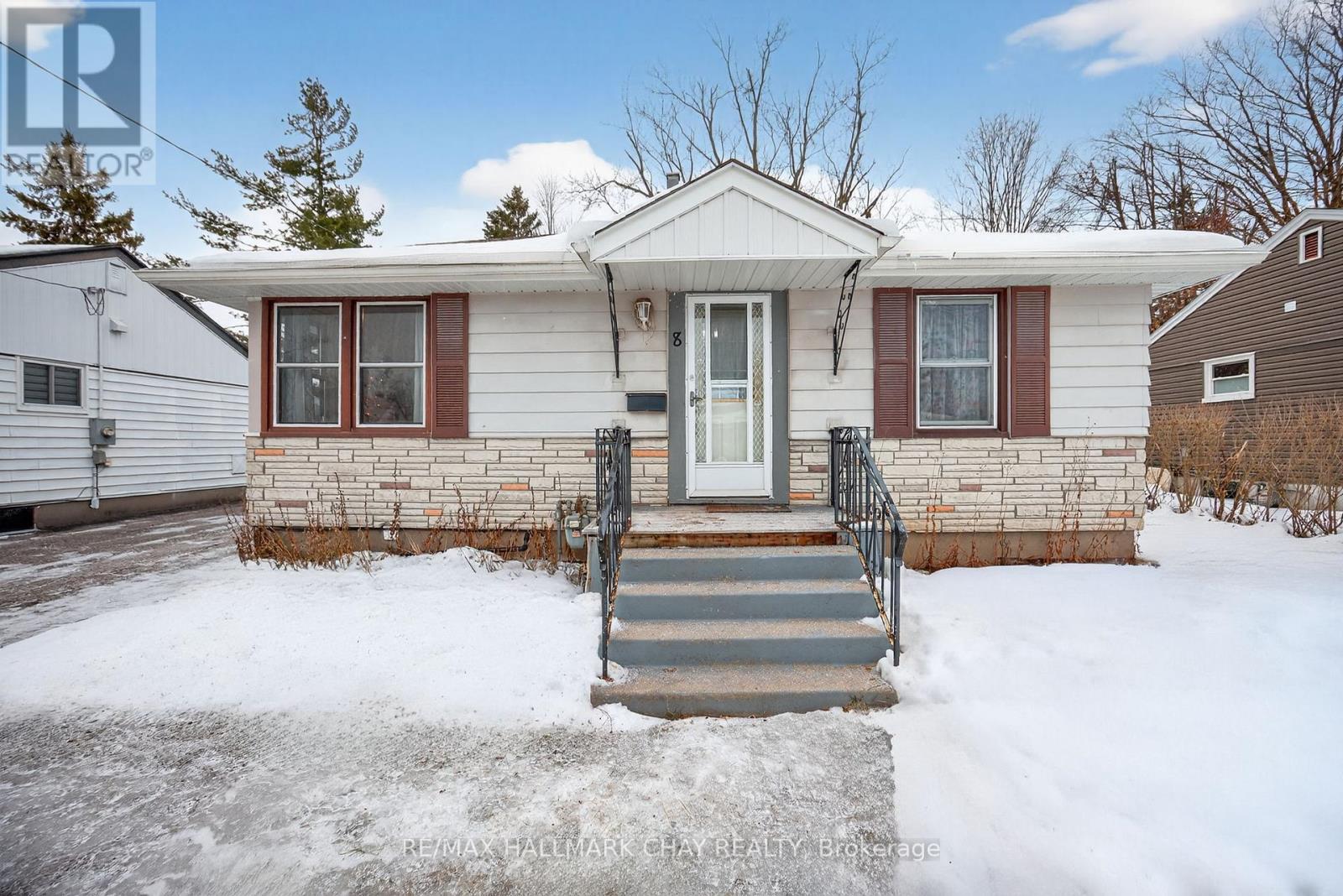 LOWER UNIT - 8 NEWTON STREET, Barrie, Ontario