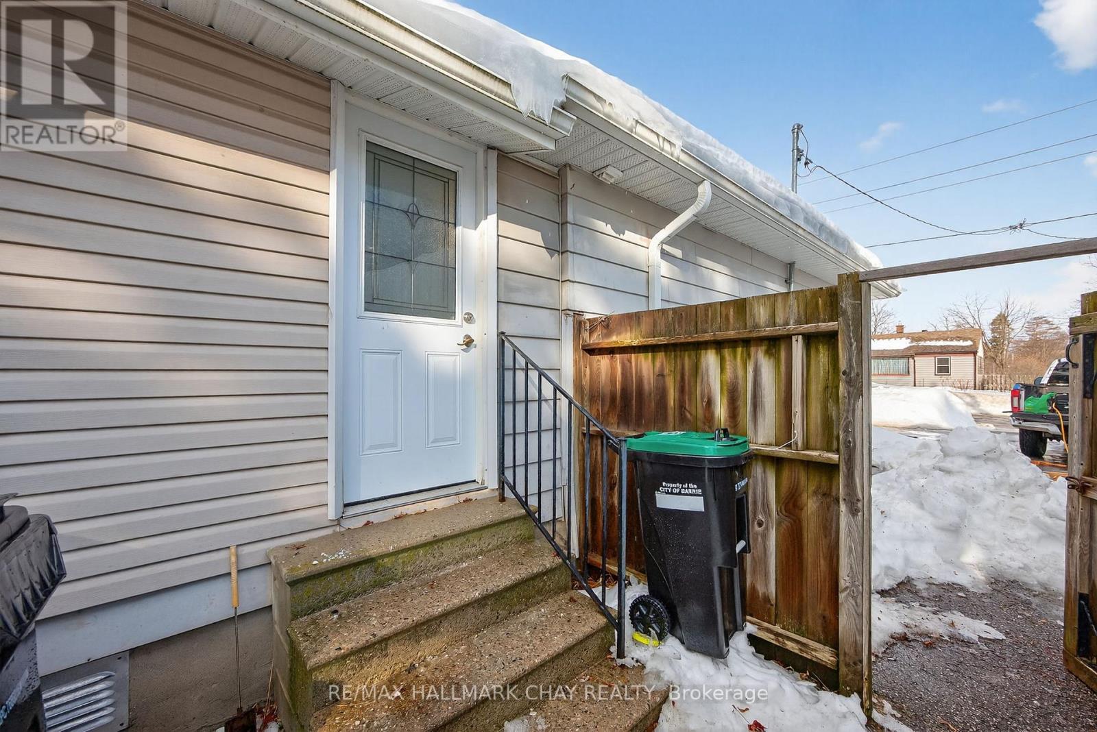 Lower Unit - 8 Newton Street, Barrie, Ontario  L4M 3N3 - Photo 3 - S12688884