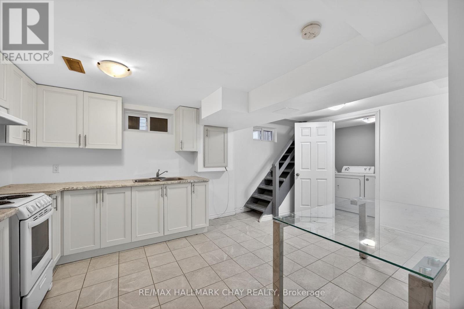 Lower Unit - 8 Newton Street, Barrie, Ontario  L4M 3N3 - Photo 5 - S12688884