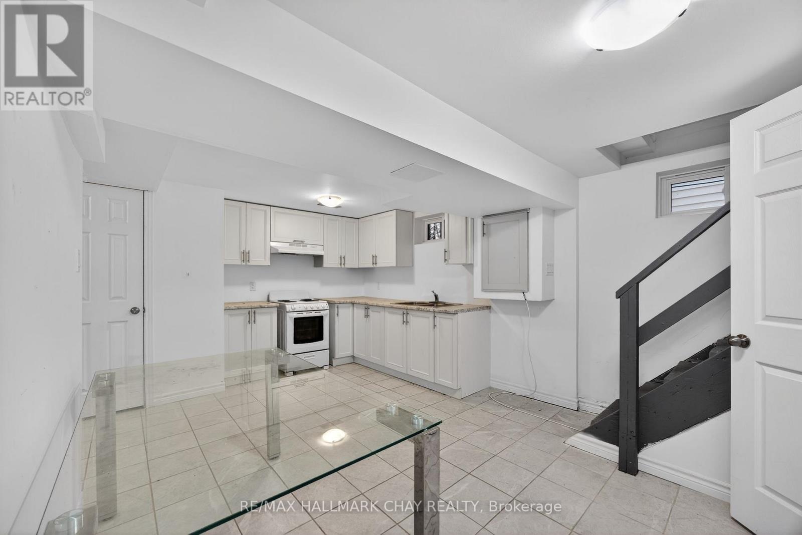 Lower Unit - 8 Newton Street, Barrie, Ontario  L4M 3N3 - Photo 6 - S12688884