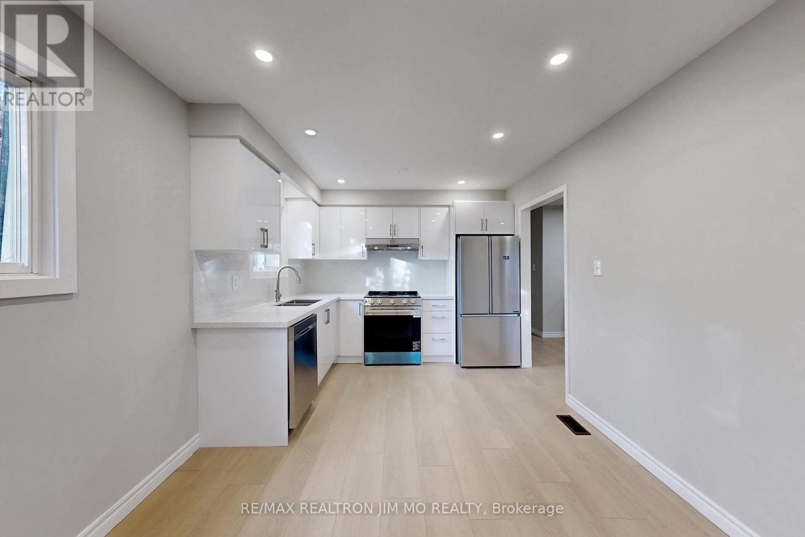 31 Angus Drive, Toronto, Ontario  M2J 2W9 - Photo 9 - C12686016