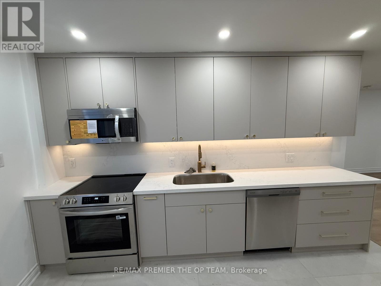 Upper Level - 54 Vaughan Road, Toronto, Ontario  M6G 2N4 - Photo 11 - C12687388