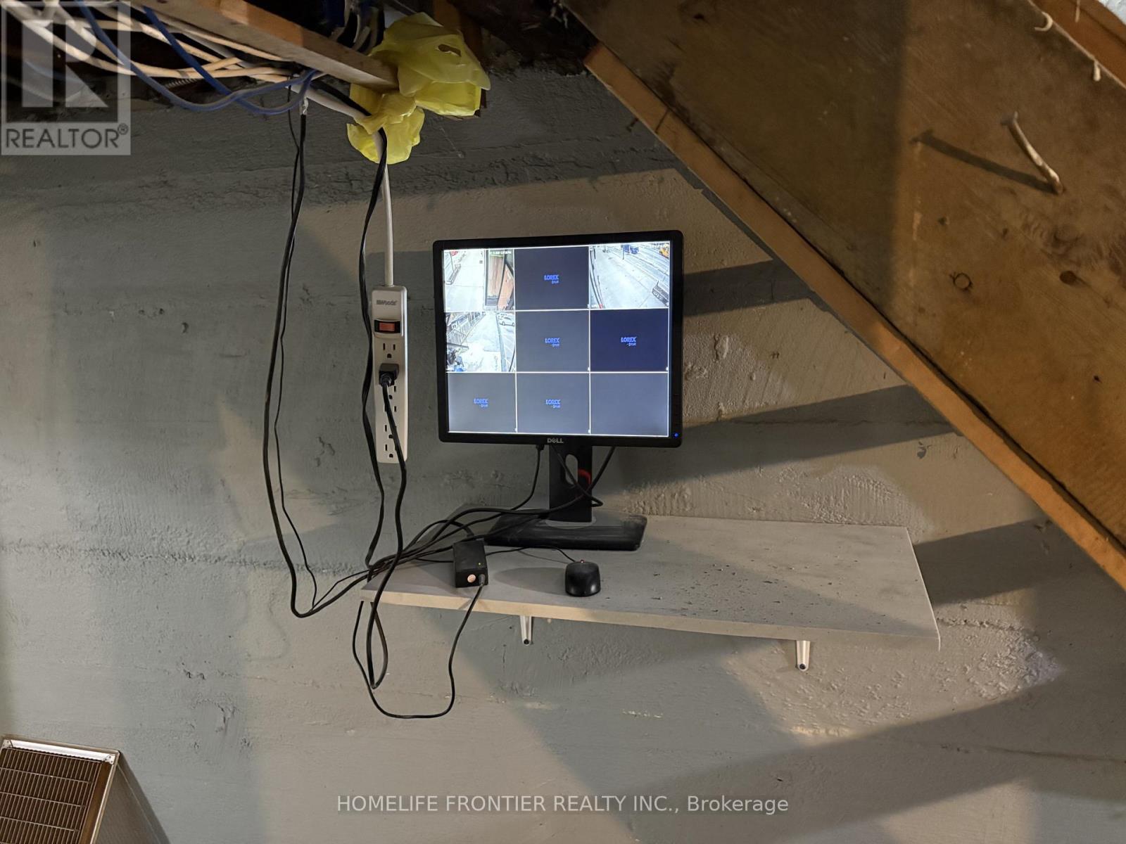 2914 Danforth Avenue, Toronto, Ontario  M4C 1M1 - Photo 9 - E12686044