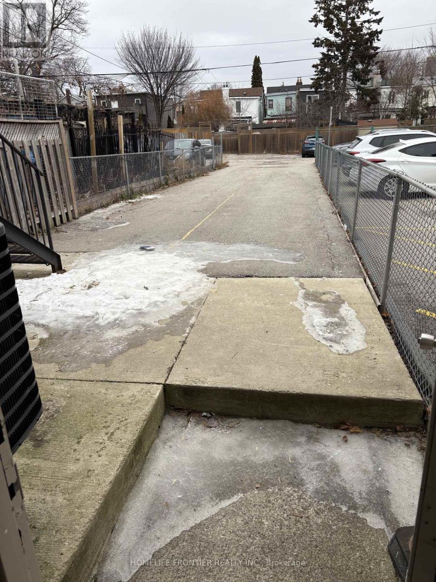 2914 Danforth Avenue, Toronto, Ontario  M4C 1M1 - Photo 6 - E12686044