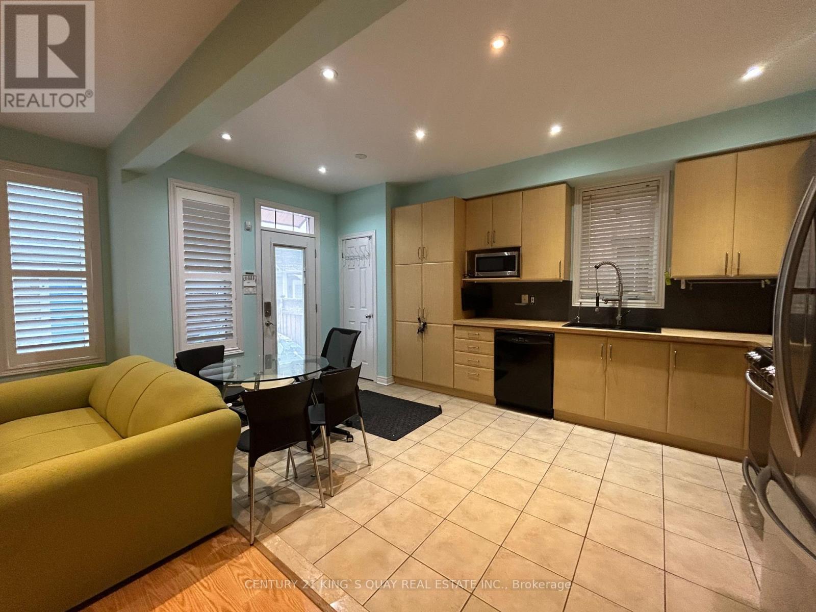 64 Innisvale Drive, Markham, Ontario  L6B 1G6 - Photo 7 - N12688472