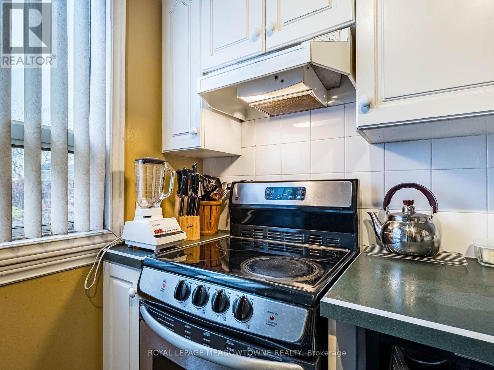 54 Bicknell Avenue, Toronto, Ontario  M6M 4G5 - Photo 24 - W12688654