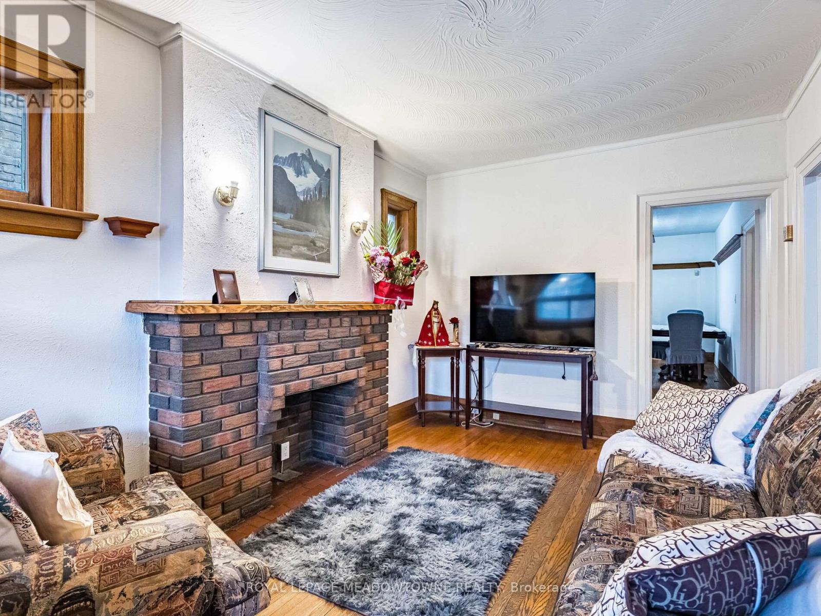 54 Bicknell Avenue, Toronto, Ontario  M6M 4G5 - Photo 4 - W12688654