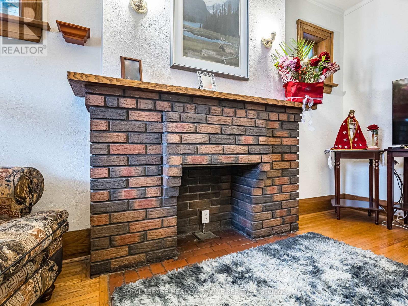 54 Bicknell Avenue, Toronto, Ontario  M6M 4G5 - Photo 6 - W12688654