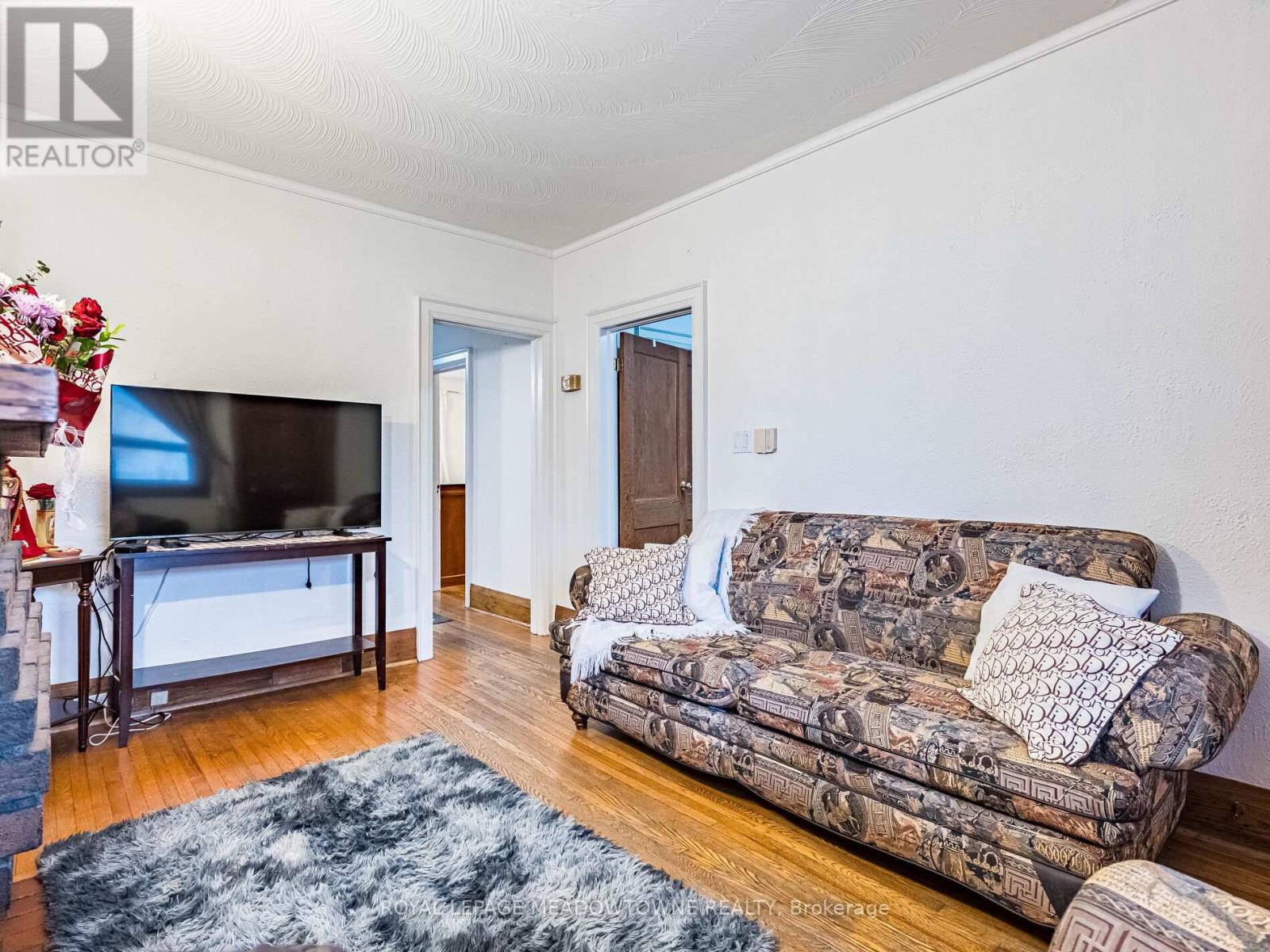 54 Bicknell Avenue, Toronto, Ontario  M6M 4G5 - Photo 7 - W12688654