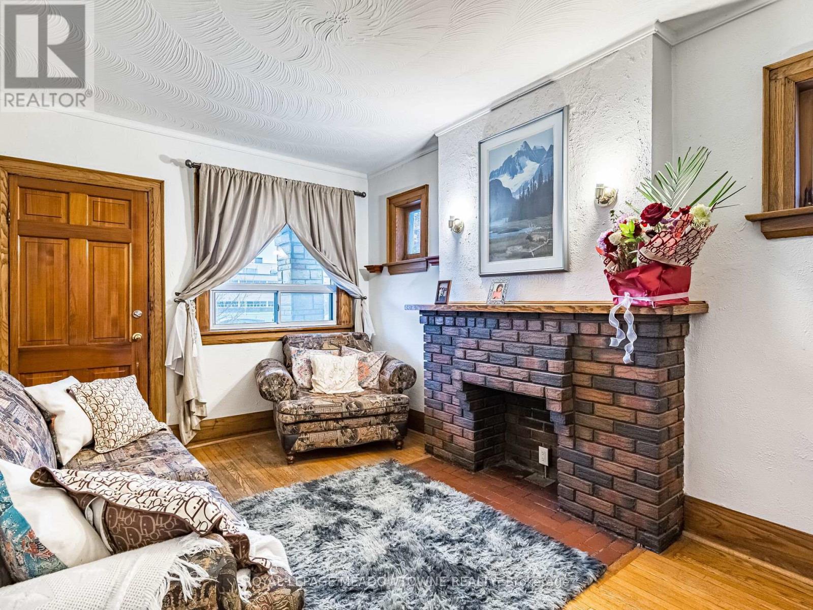 54 Bicknell Avenue, Toronto, Ontario  M6M 4G5 - Photo 8 - W12688654