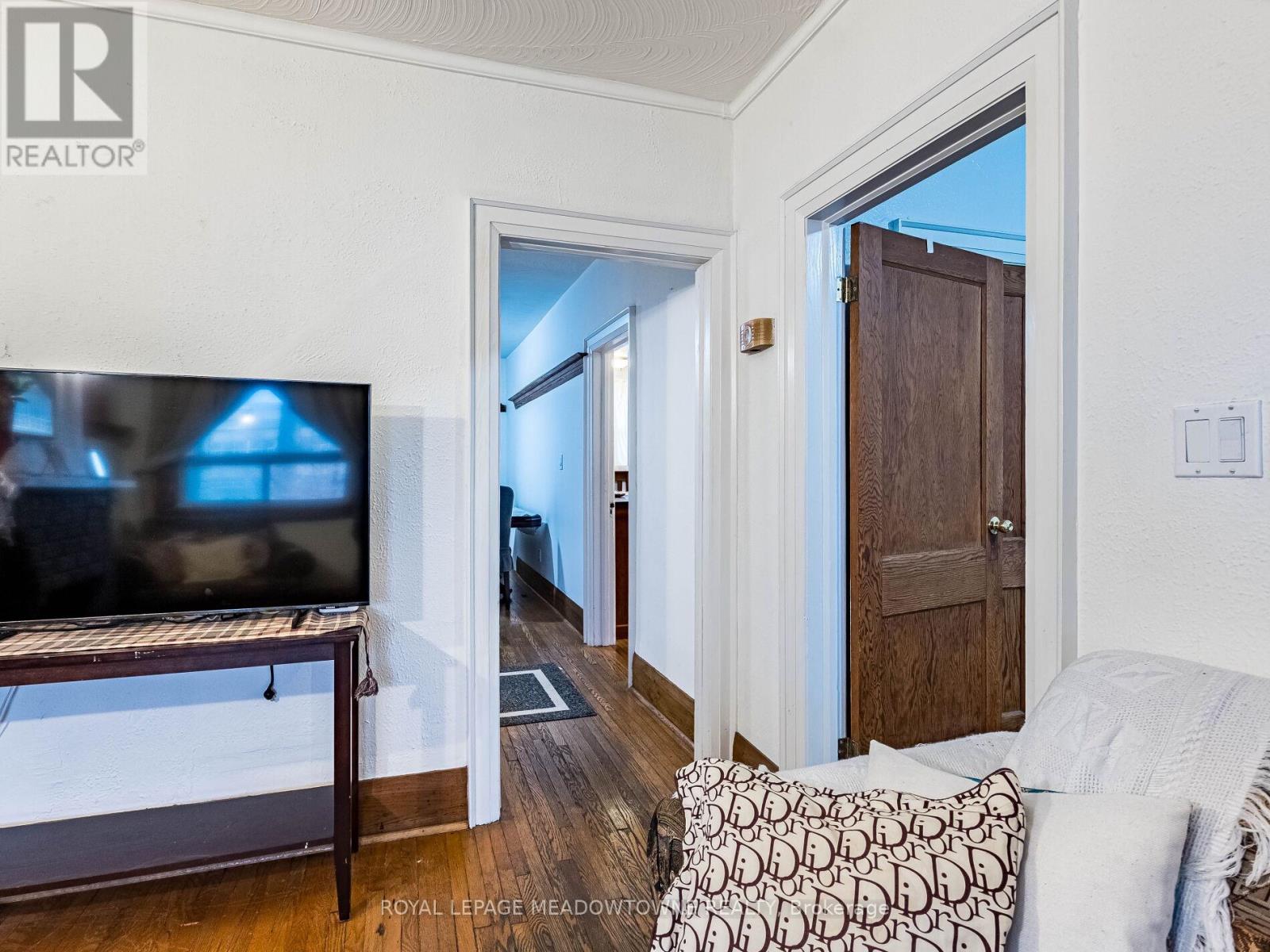 54 Bicknell Avenue, Toronto, Ontario  M6M 4G5 - Photo 9 - W12688654