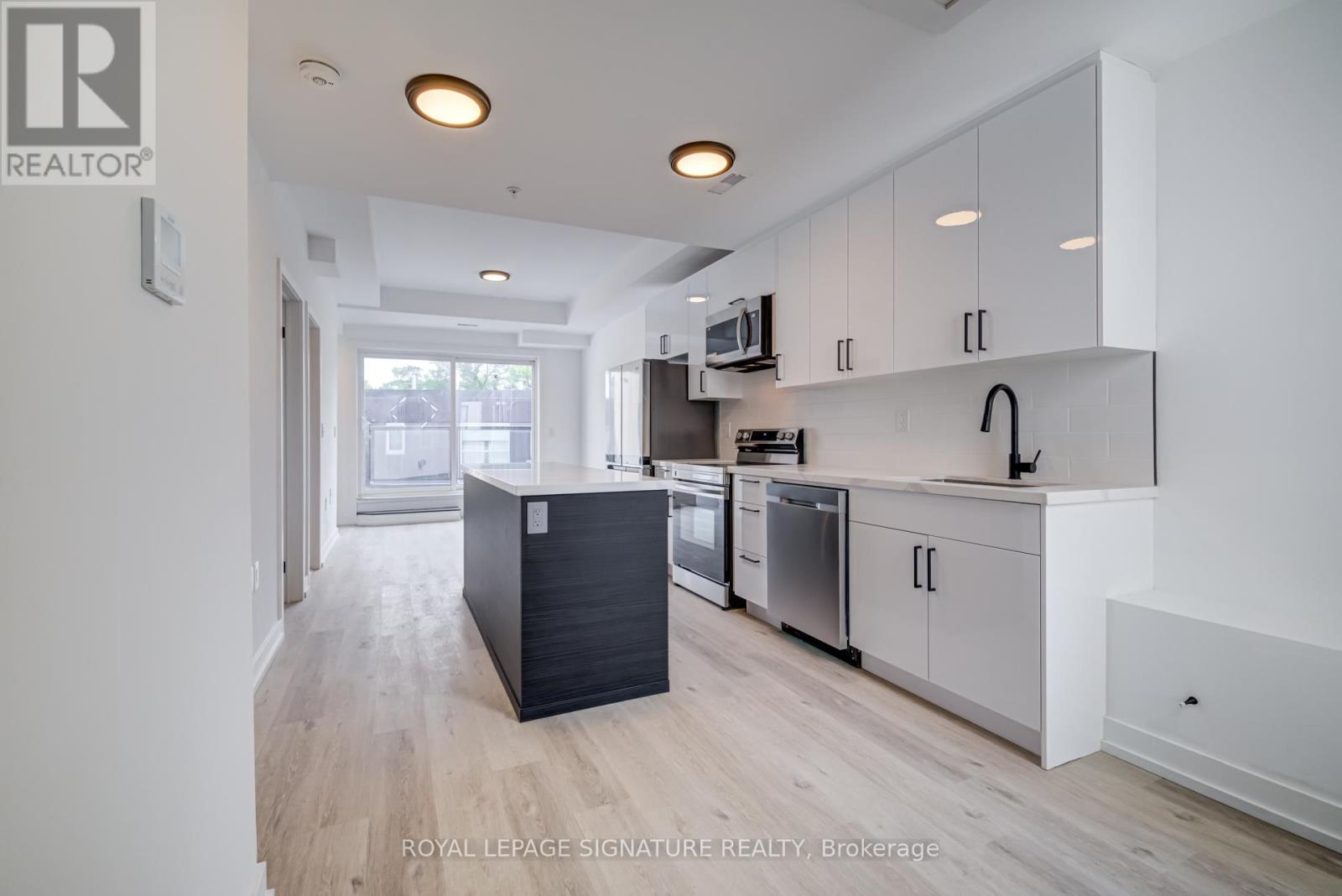 8 - 3039 Dundas Street W, Toronto, Ontario  M6P 1Z5 - Photo 2 - W12688698