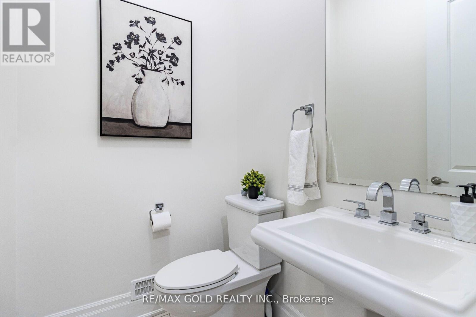 28 Cloverhaven Road, Brampton, Ontario  L6P 4E4 - Photo 15 - W12688788