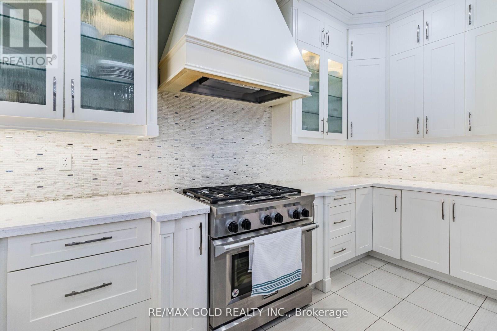 28 Cloverhaven Road, Brampton, Ontario  L6P 4E4 - Photo 20 - W12688788