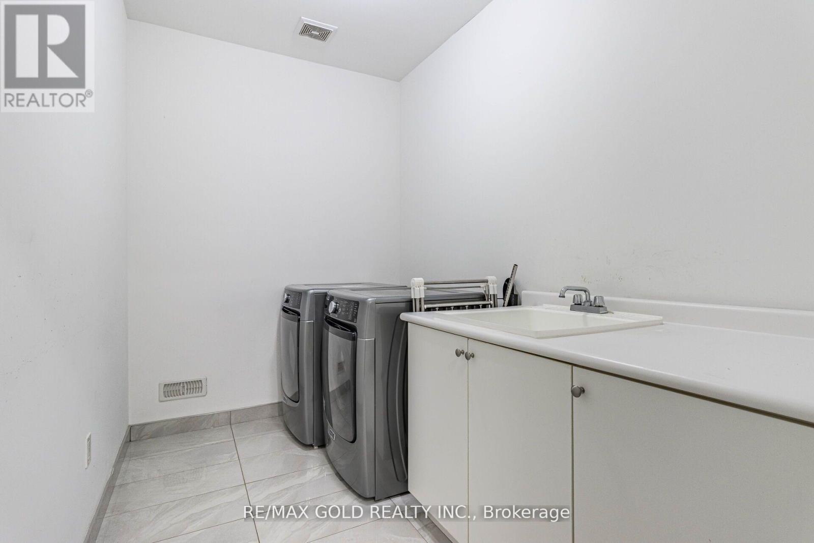 28 Cloverhaven Road, Brampton, Ontario  L6P 4E4 - Photo 41 - W12688788