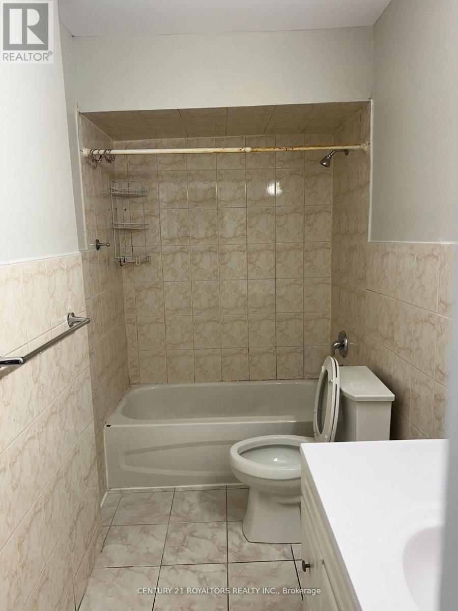 7258 Sills Road, Mississauga, Ontario  L4T 2K1 - Photo 13 - W12688826