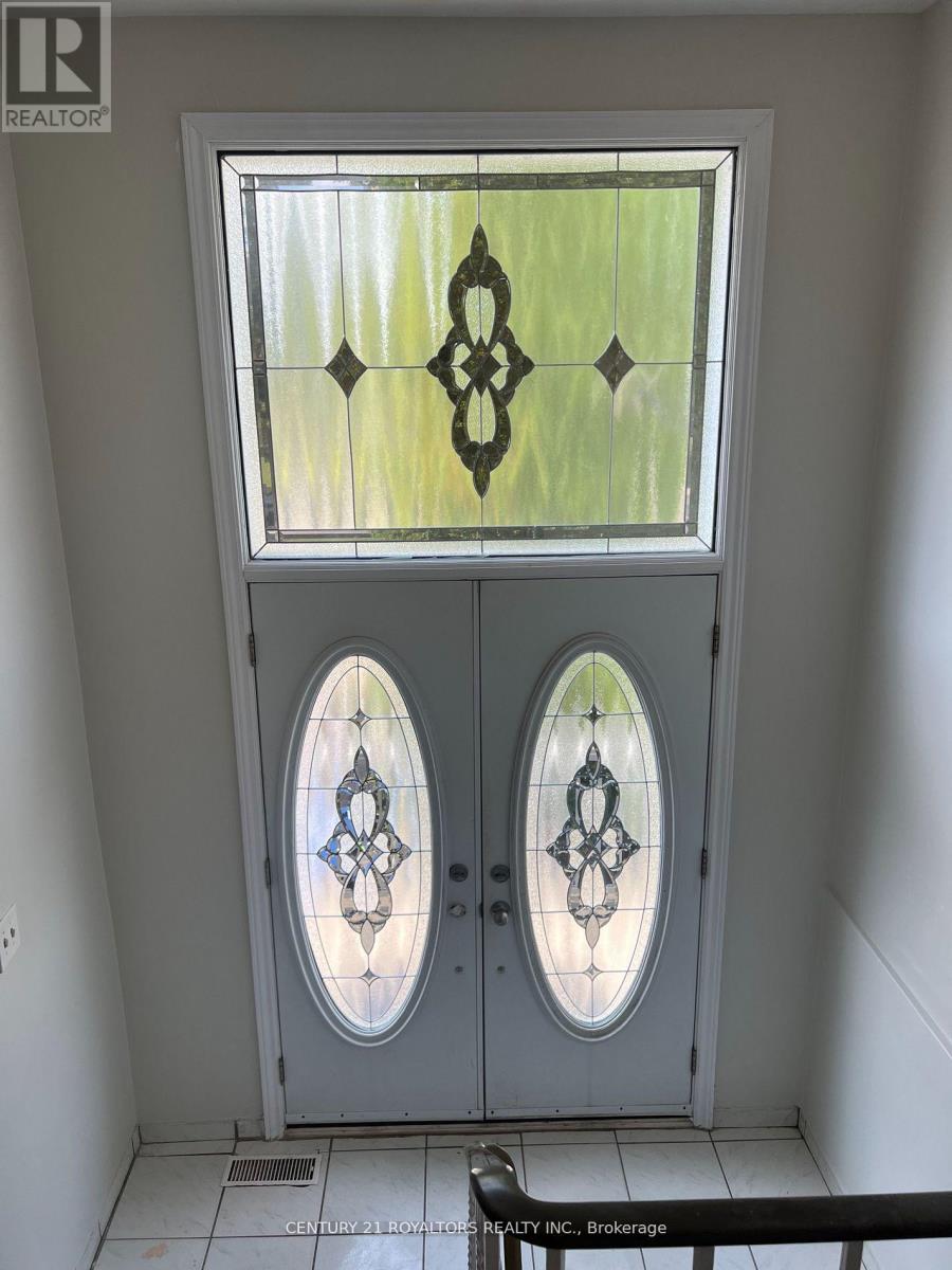 7258 Sills Road, Mississauga, Ontario  L4T 2K1 - Photo 2 - W12688826