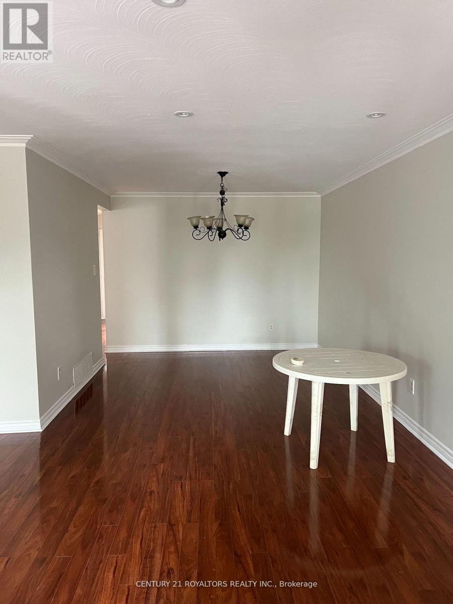 7258 Sills Road, Mississauga, Ontario  L4T 2K1 - Photo 7 - W12688826