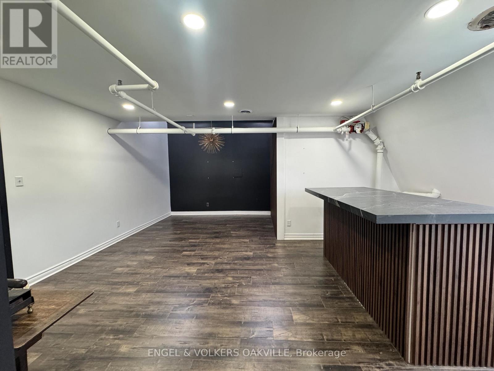 301 - 145 Lakeshore Road E, Oakville, Ontario  L6J 1H3 - Photo 11 - W12688836