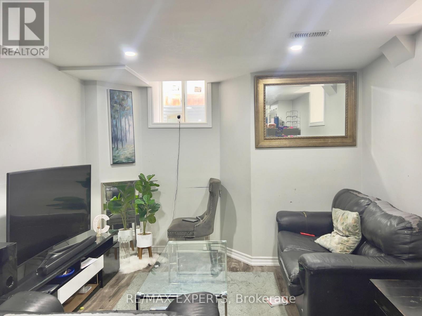 Lower - 3 Torraville Street, Brampton, Ontario  L6R 0Y5 - Photo 18 - W12688840