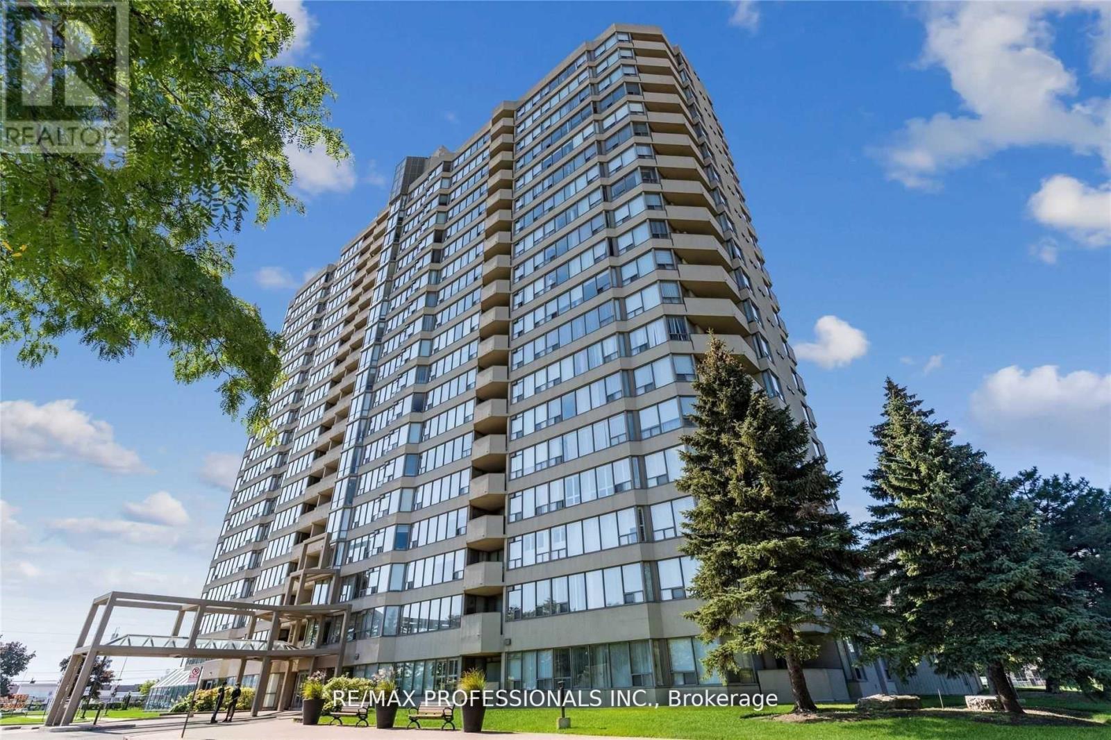 1703 - 700 Constellation Drive, Mississauga, Ontario  L5R 3G8 - Photo 1 - W12688868