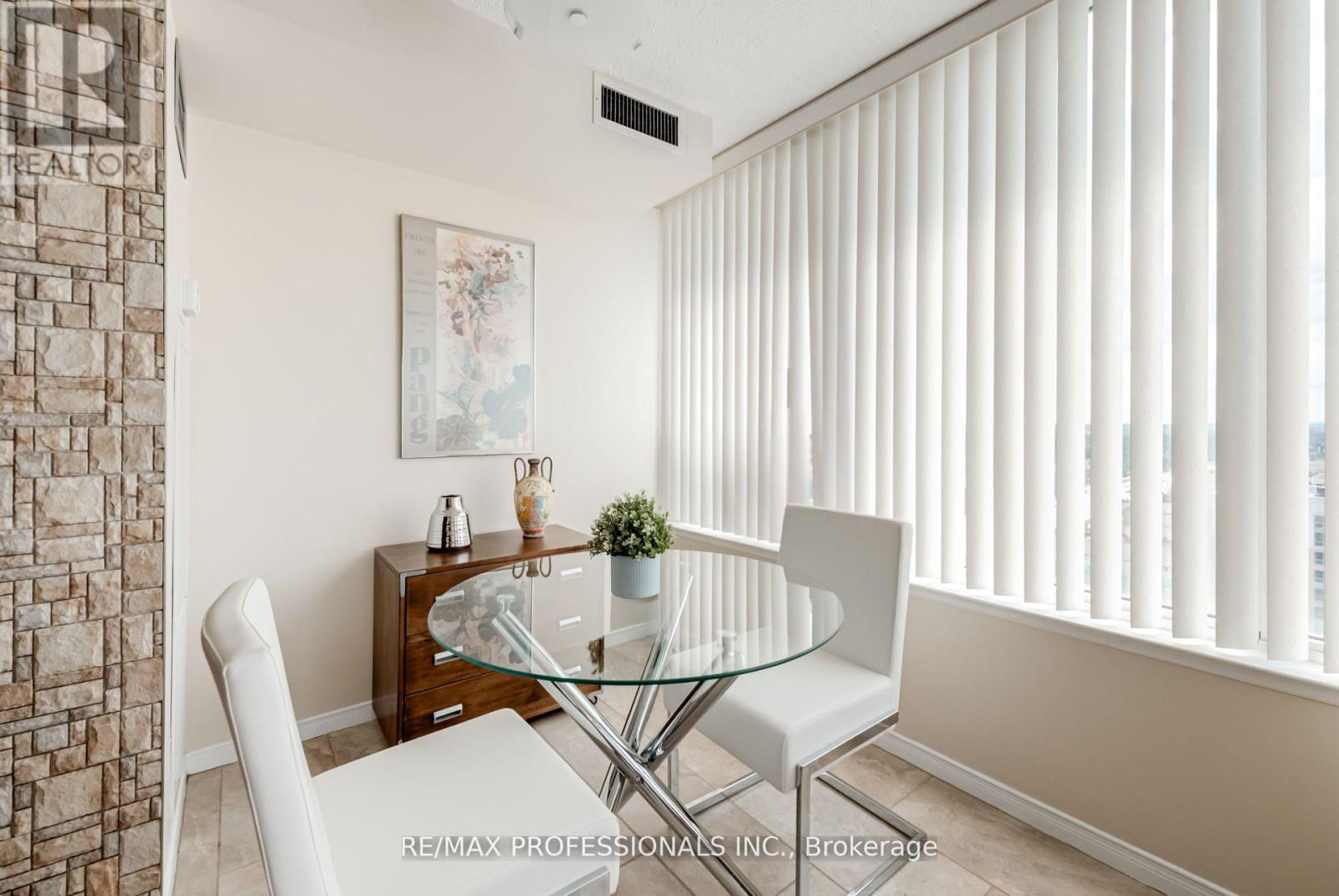 1703 - 700 Constellation Drive, Mississauga, Ontario  L5R 3G8 - Photo 15 - W12688868