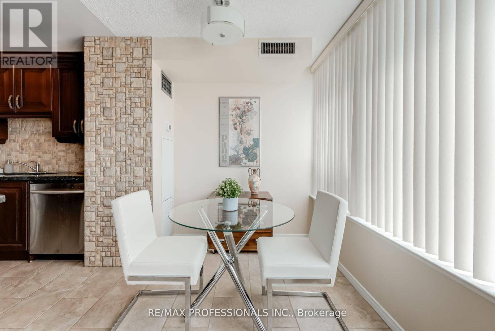 1703 - 700 Constellation Drive, Mississauga, Ontario  L5R 3G8 - Photo 16 - W12688868