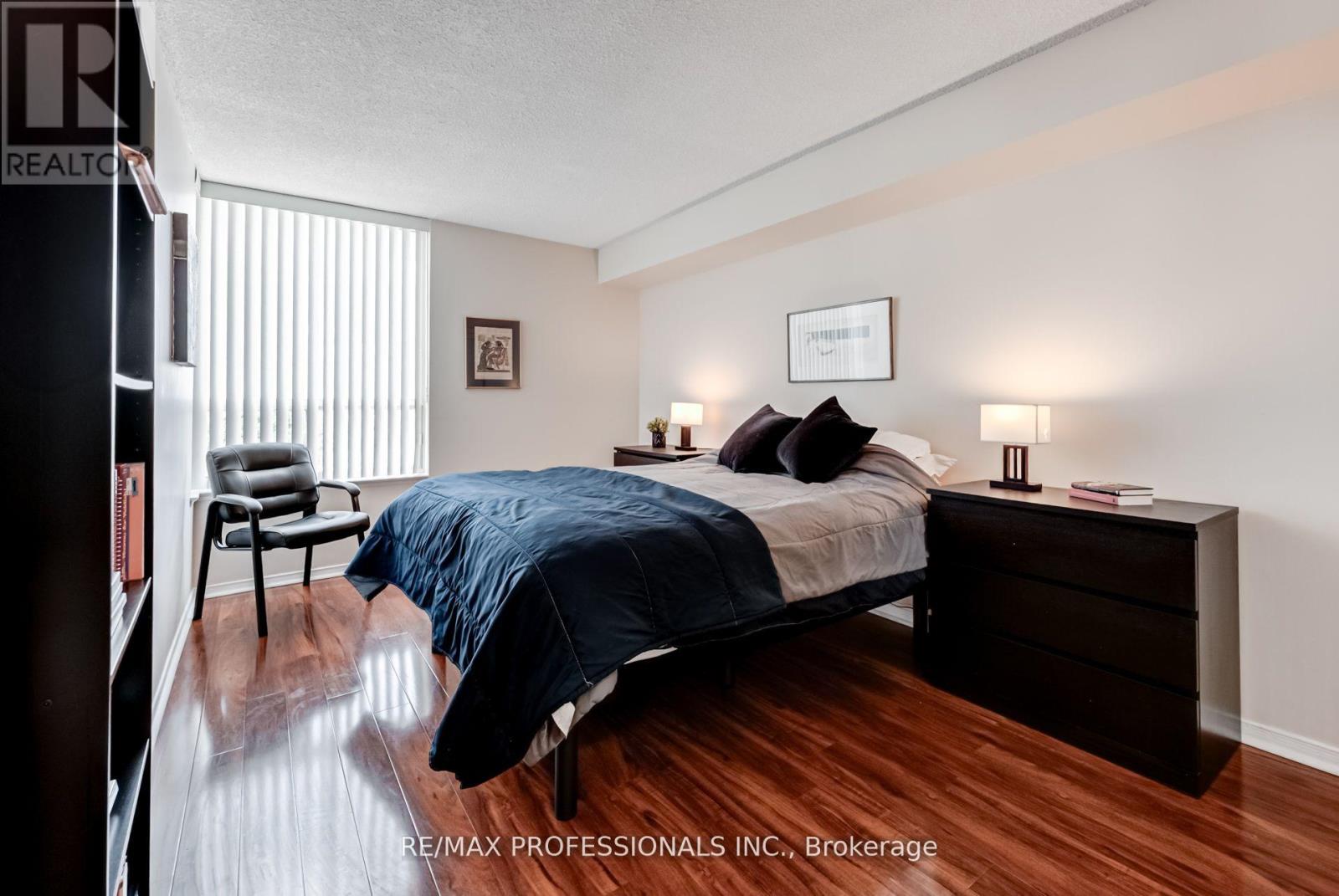 1703 - 700 Constellation Drive, Mississauga, Ontario  L5R 3G8 - Photo 17 - W12688868