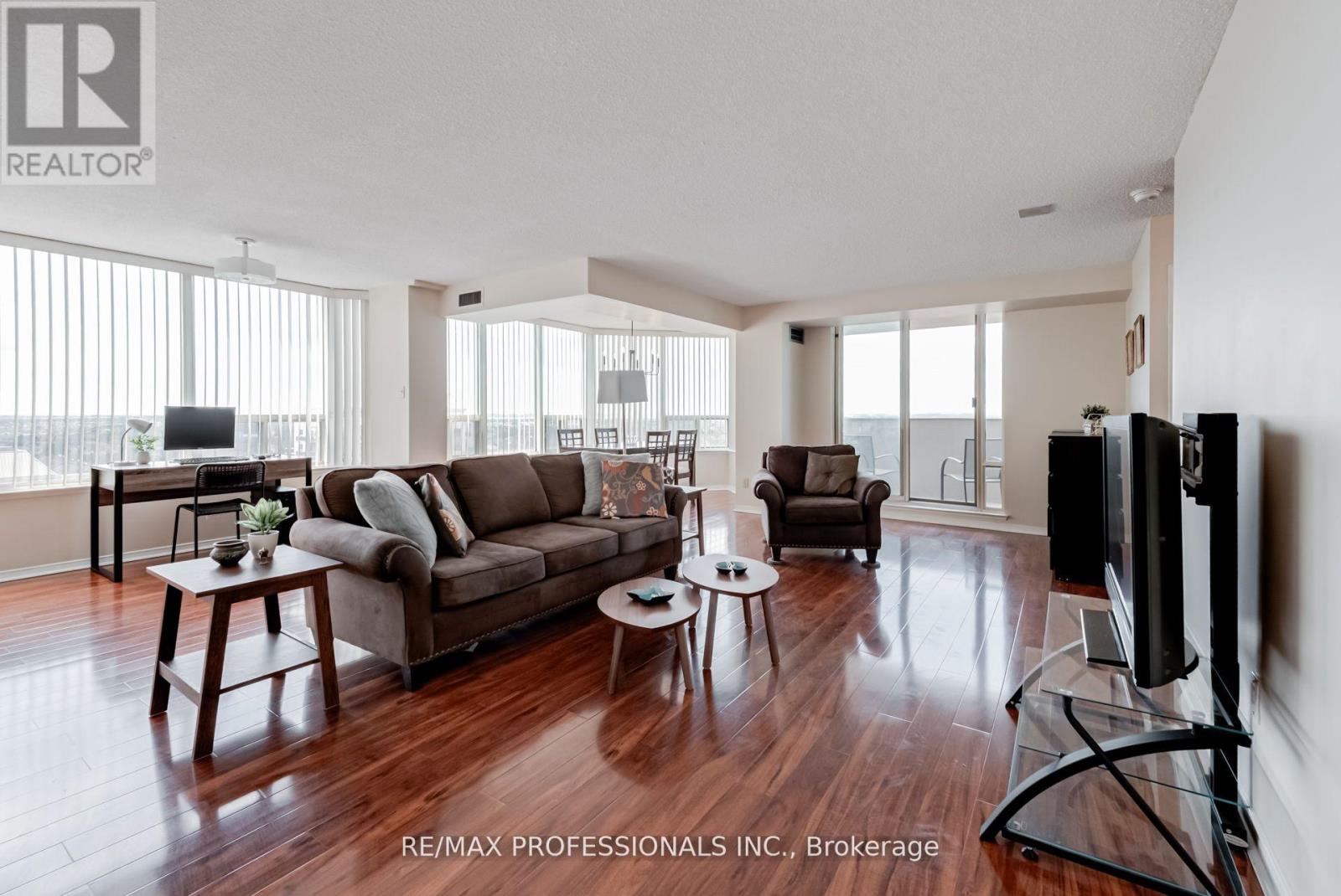 1703 - 700 Constellation Drive, Mississauga, Ontario  L5R 3G8 - Photo 2 - W12688868
