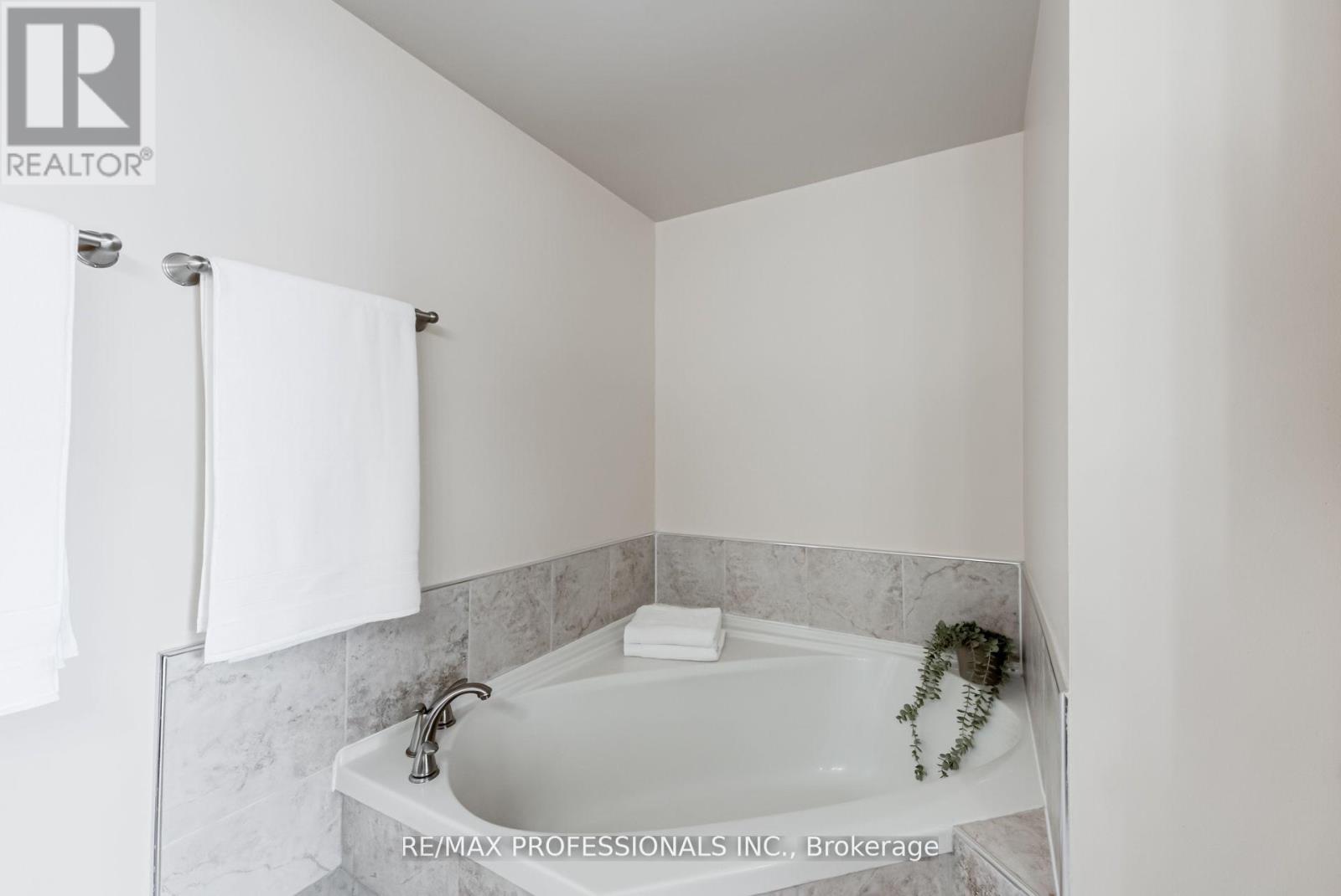 1703 - 700 Constellation Drive, Mississauga, Ontario  L5R 3G8 - Photo 26 - W12688868