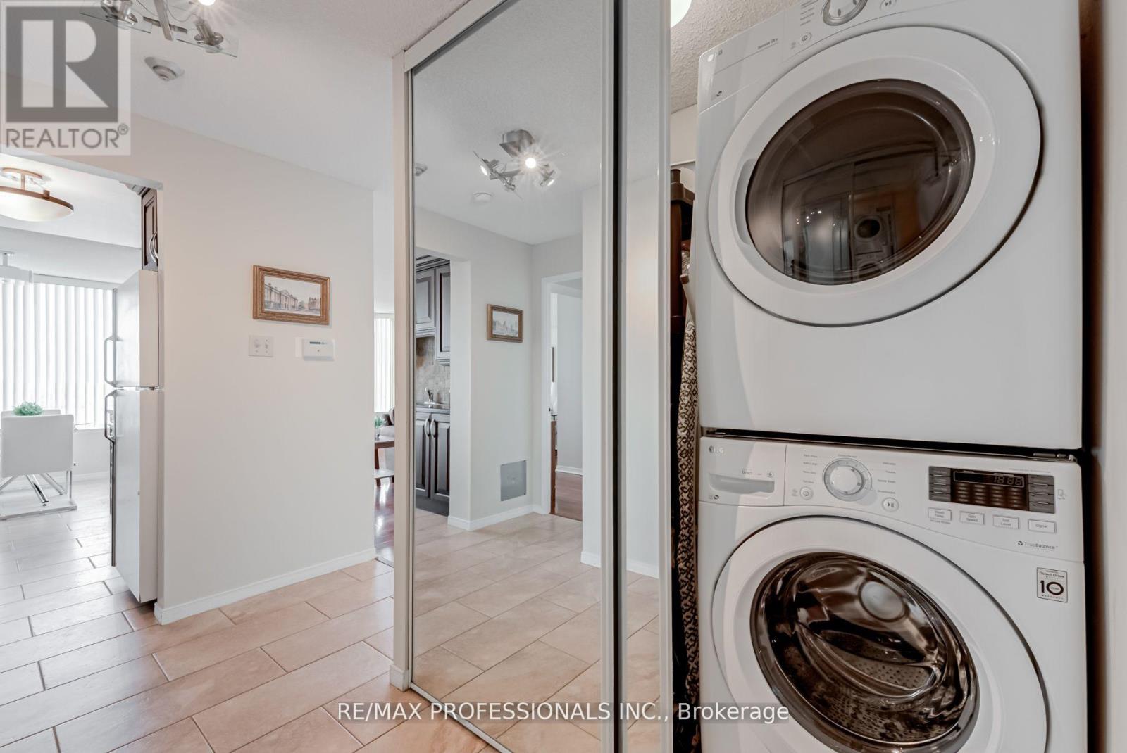 1703 - 700 Constellation Drive, Mississauga, Ontario  L5R 3G8 - Photo 27 - W12688868