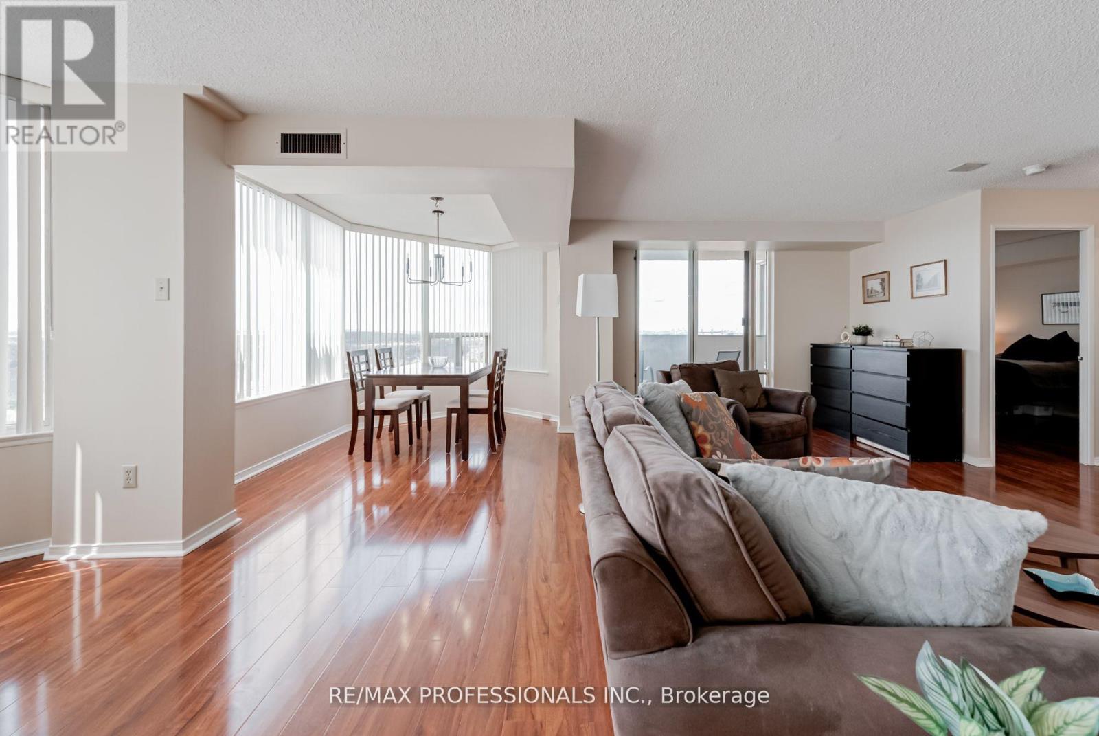 1703 - 700 Constellation Drive, Mississauga, Ontario  L5R 3G8 - Photo 5 - W12688868