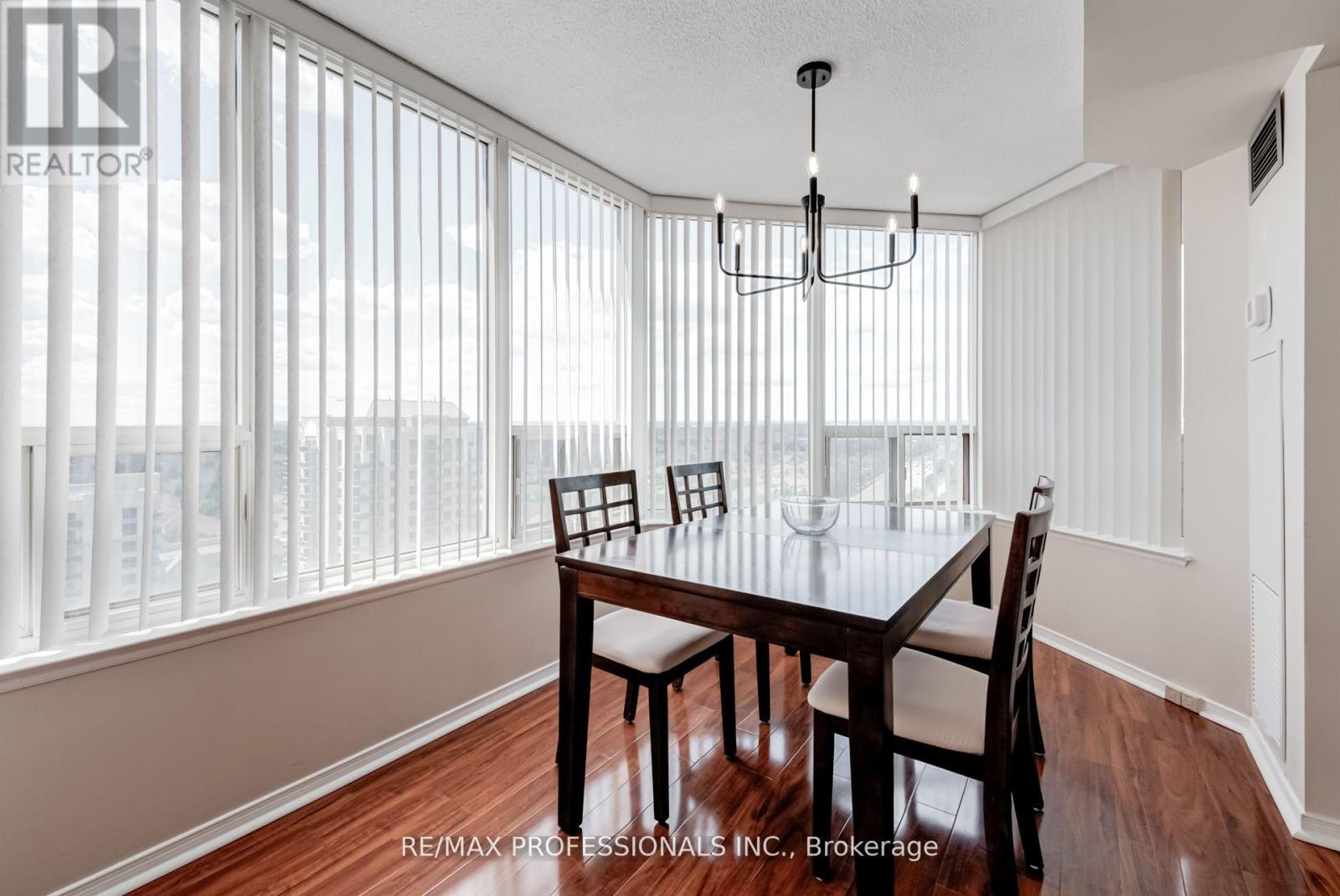 1703 - 700 Constellation Drive, Mississauga, Ontario  L5R 3G8 - Photo 6 - W12688868