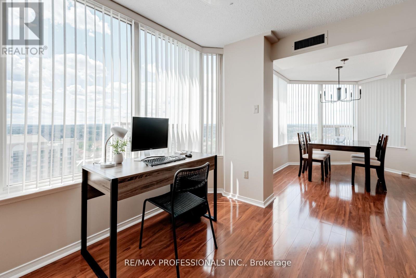 1703 - 700 Constellation Drive, Mississauga, Ontario  L5R 3G8 - Photo 8 - W12688868