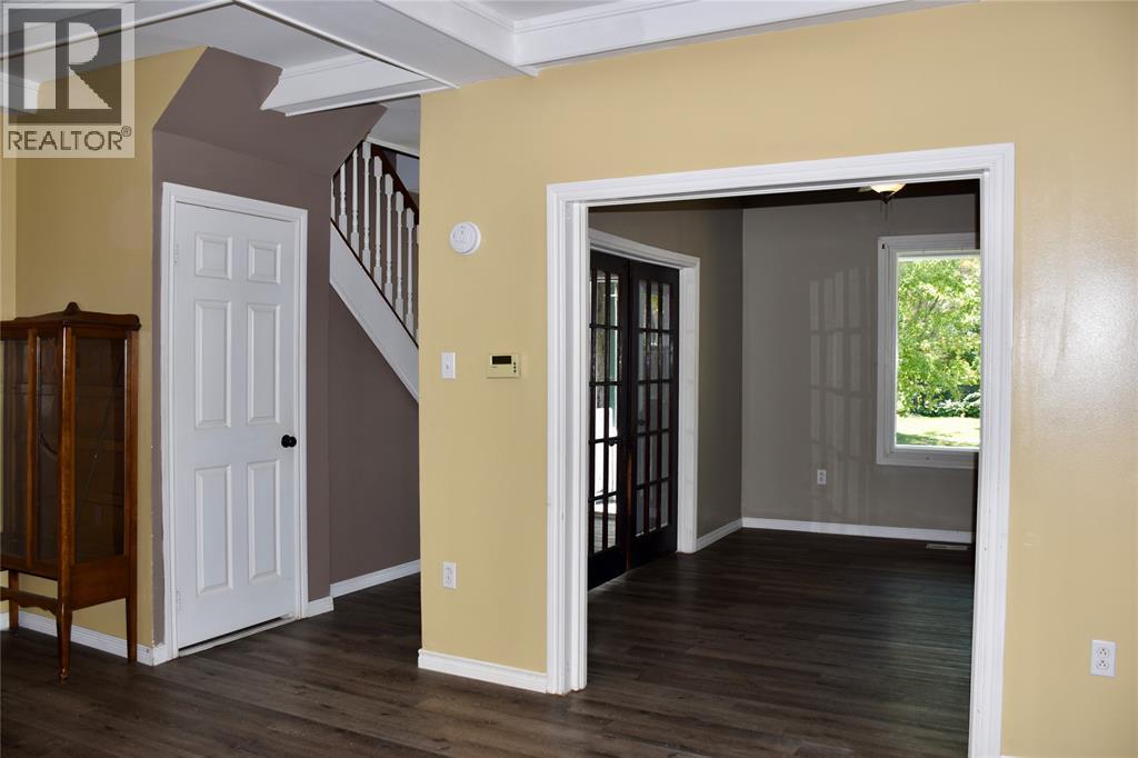 114 Alfred Street, Sarnia, Ontario  N7T 2G2 - Photo 3 - 26000901