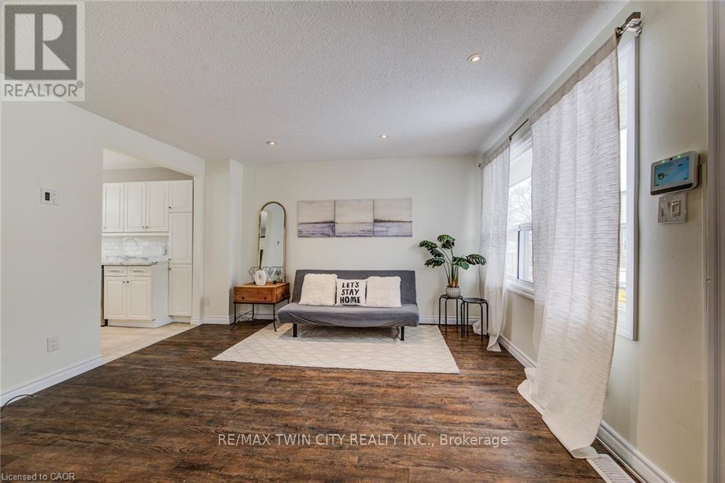 15 - 164 Jansen Avenue, Kitchener, Ontario  N2A 2L7 - Photo 10 - X12688644